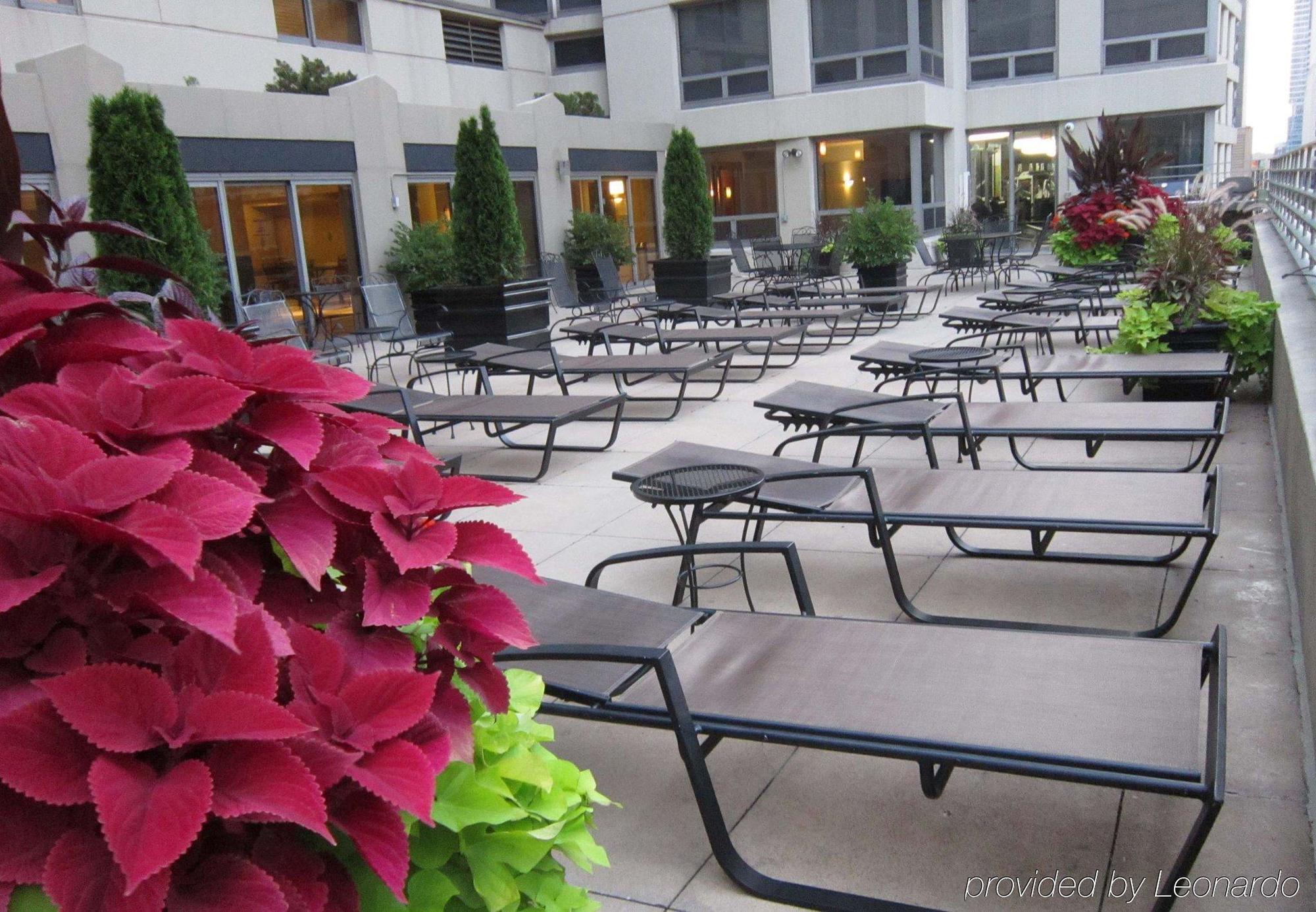 Courtyard By Marriott Chicago Downtown/River North Exterior foto